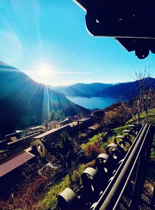 Casa Vacanze Il Pettirosso. Villa Pisogne