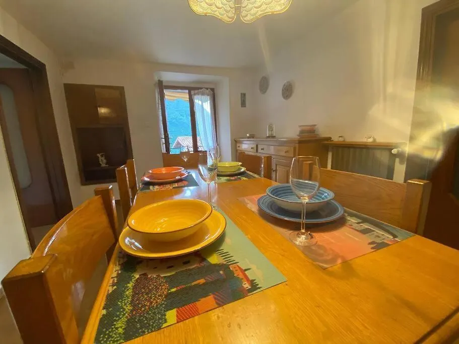 Casa Vacanze Il Pettirosso. Pisogne