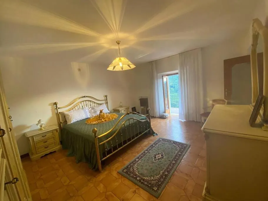 Casa Vacanze Il Pettirosso. Pisogne Italy