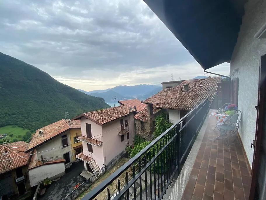 Casa Vacanze Il Pettirosso. Pisogne