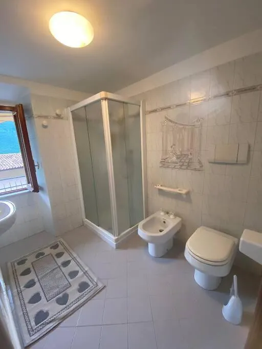 Casa Vacanze Il Pettirosso. Pisogne Holiday home